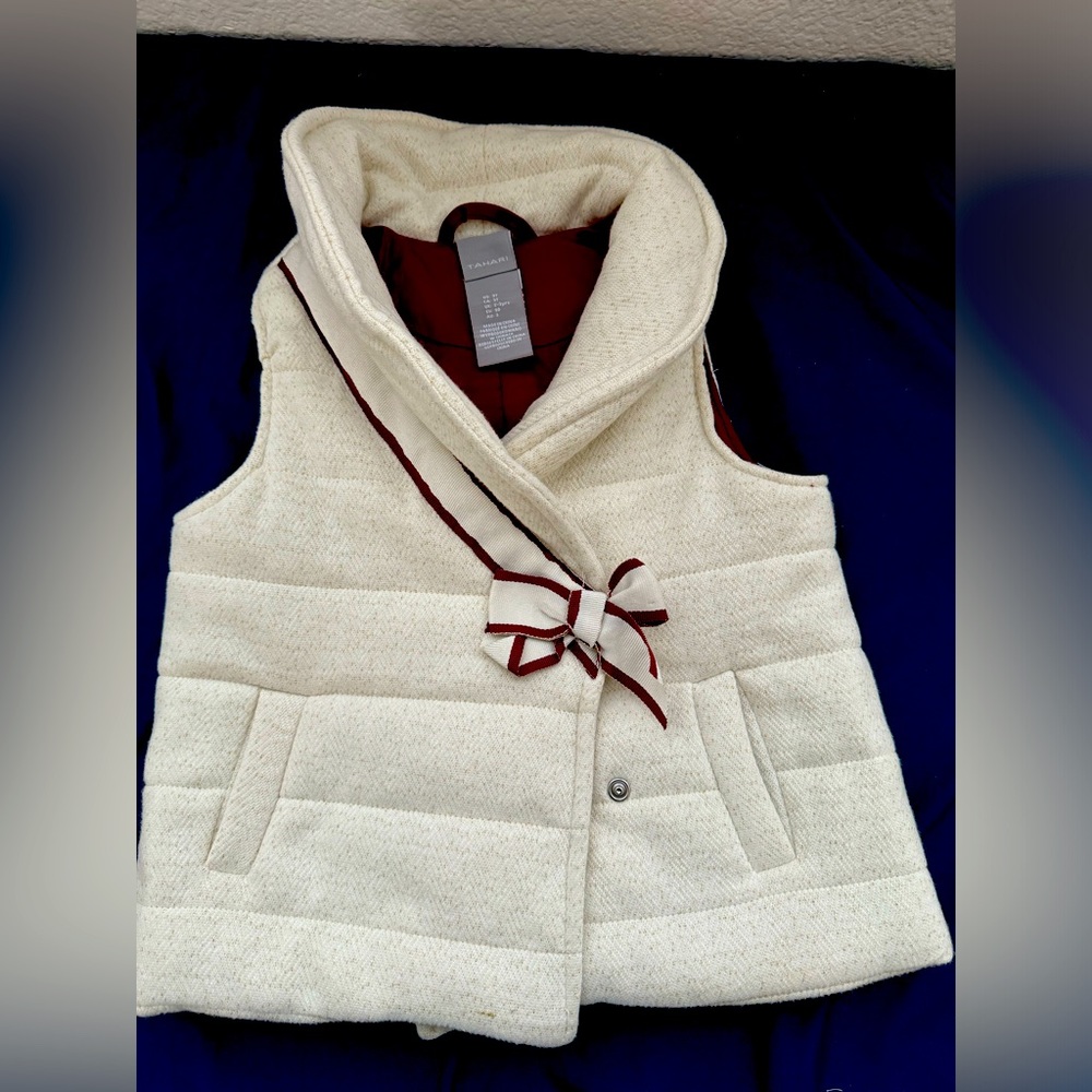 Tahari Sleeveless Jacket 3T